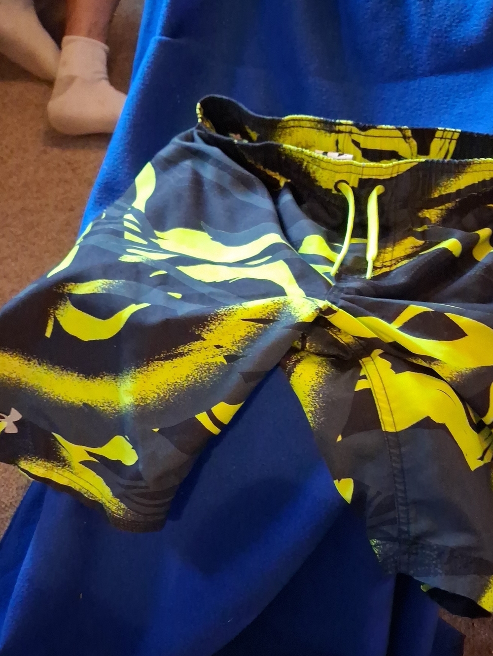 Under Armour Men's Black & Neon Yellow Graphic Swim Board Shorts